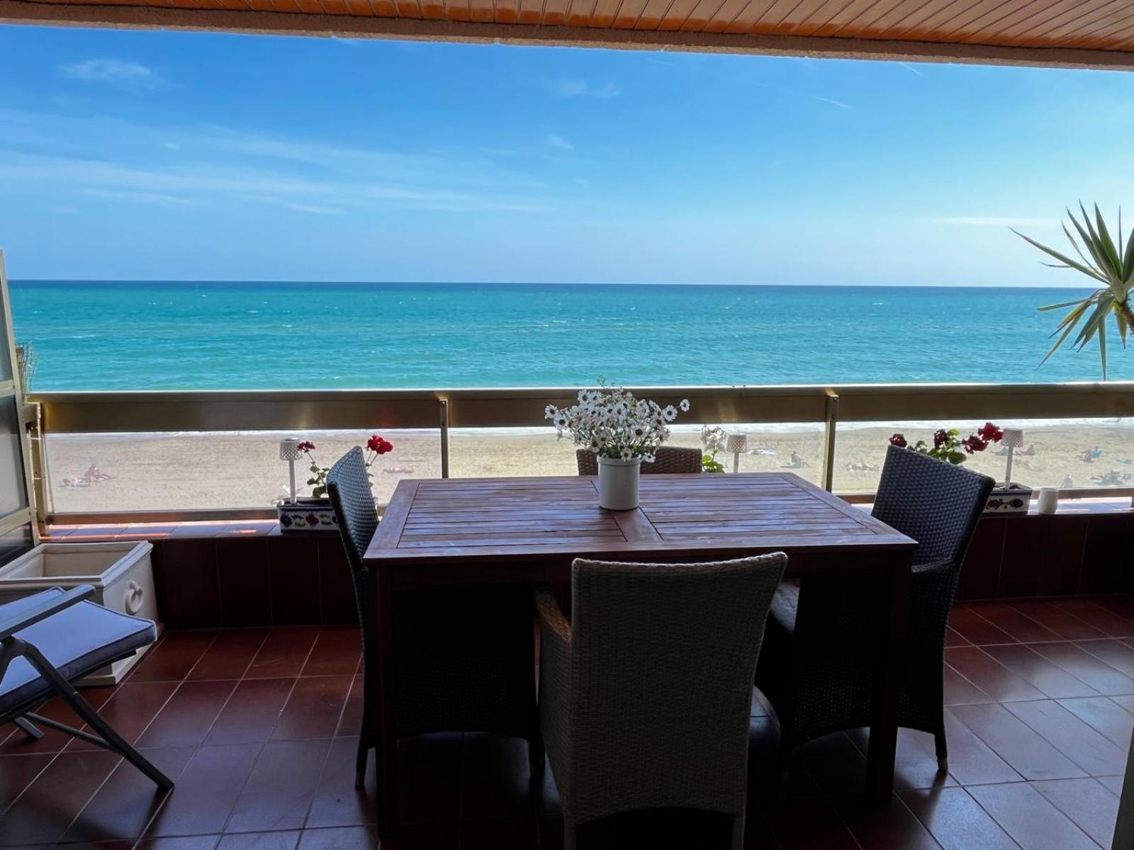 Acogedor Y Amplio Apartamento Familiar A Pie De Playa Калафелл Экстерьер фото